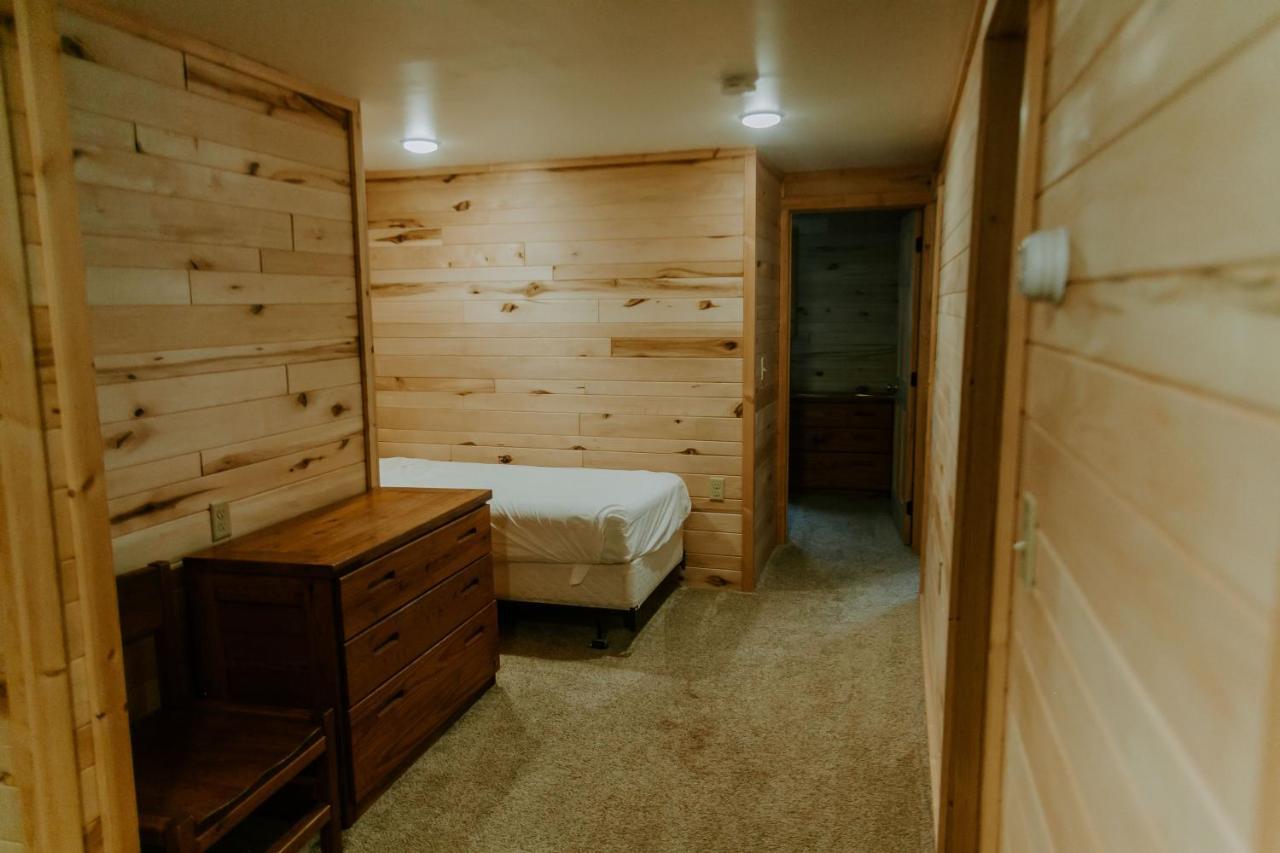 Silver Rapids Lodge & Campground Ely Esterno foto